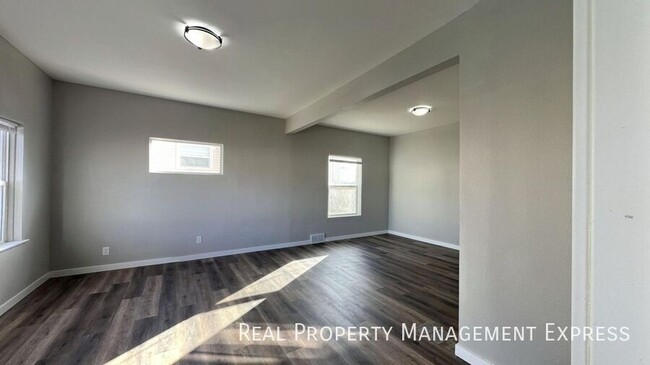 Building Photo - Updated 3-Bedroom Home with Loft in the He...