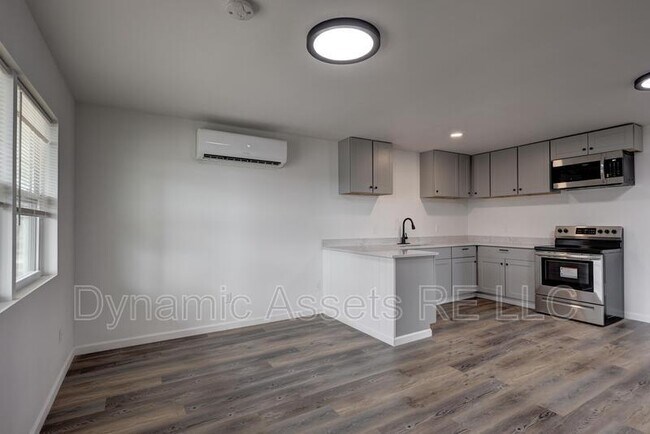 Building Photo - 509 E Quincy St