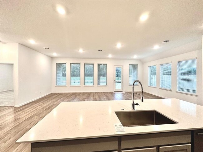 Building Photo - 18330 Tiger Flowers Dr