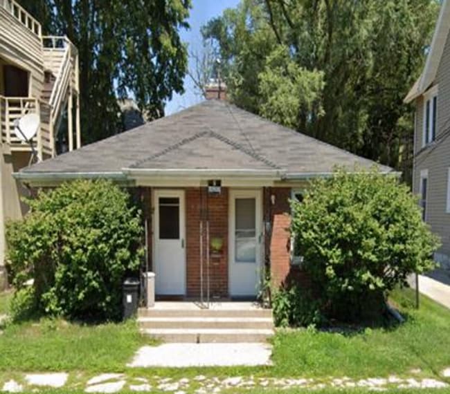 Primary Photo - 1110 17th Ave