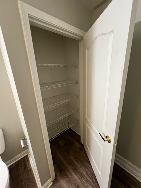 Building Photo - 316 W Walnut St