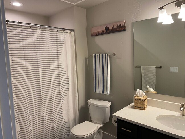 Building Photo - Gorgeous New 3 bedroom Furnished Whitefish Townhouse