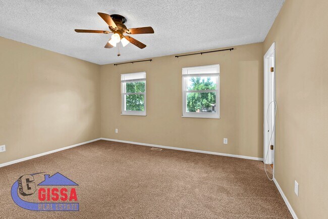 Building Photo - Beautiful home with 3 bedrooms, 2 bathroom...
