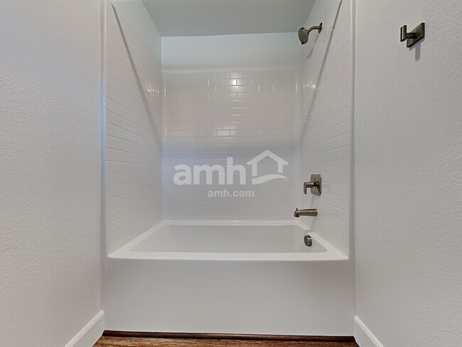 Building Photo - 10044 Spire St