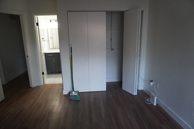 Master - 5204 Summer Dr