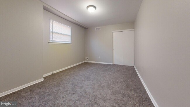 Building Photo - 2037 Beyer Ave