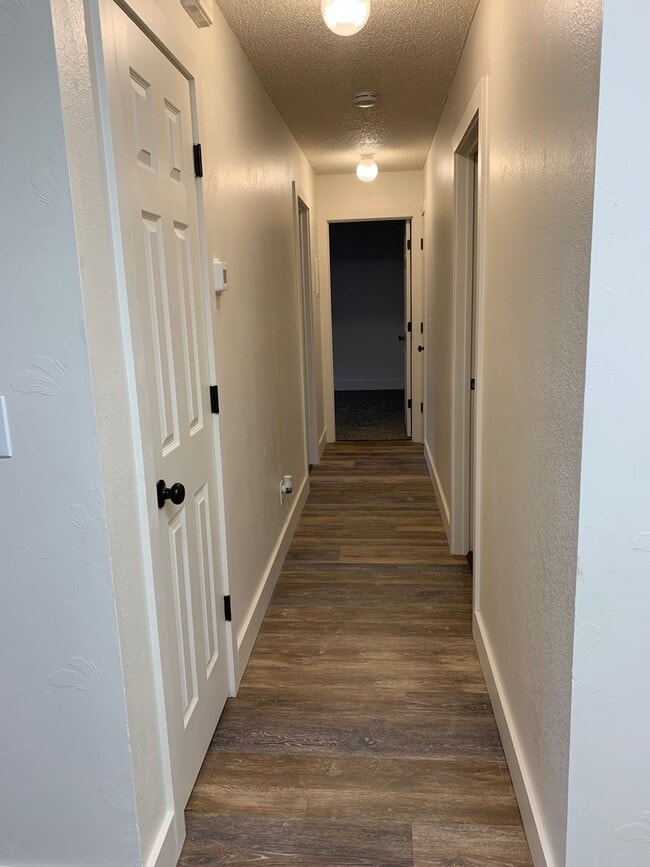Building Photo - 2 Bdrm 1 Ba | Baxter & Northern Lights are...
