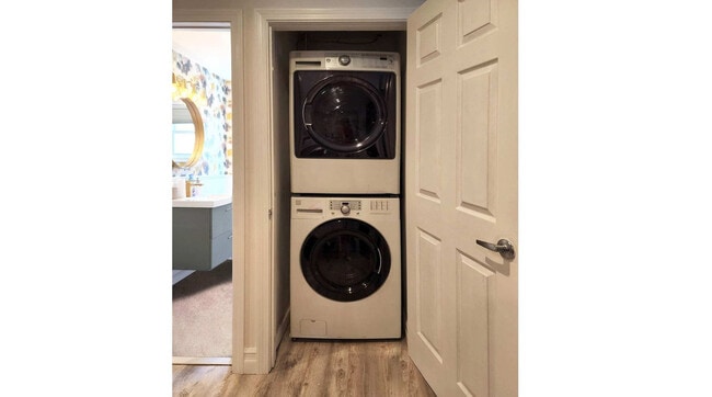 Building Photo - 136 Main St