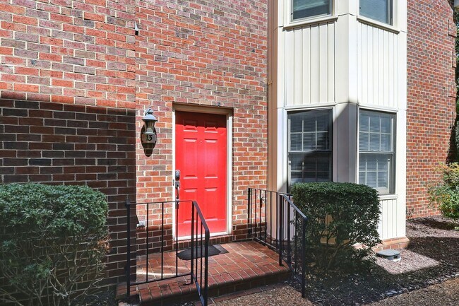 Building Photo - 13 Academy Ln
