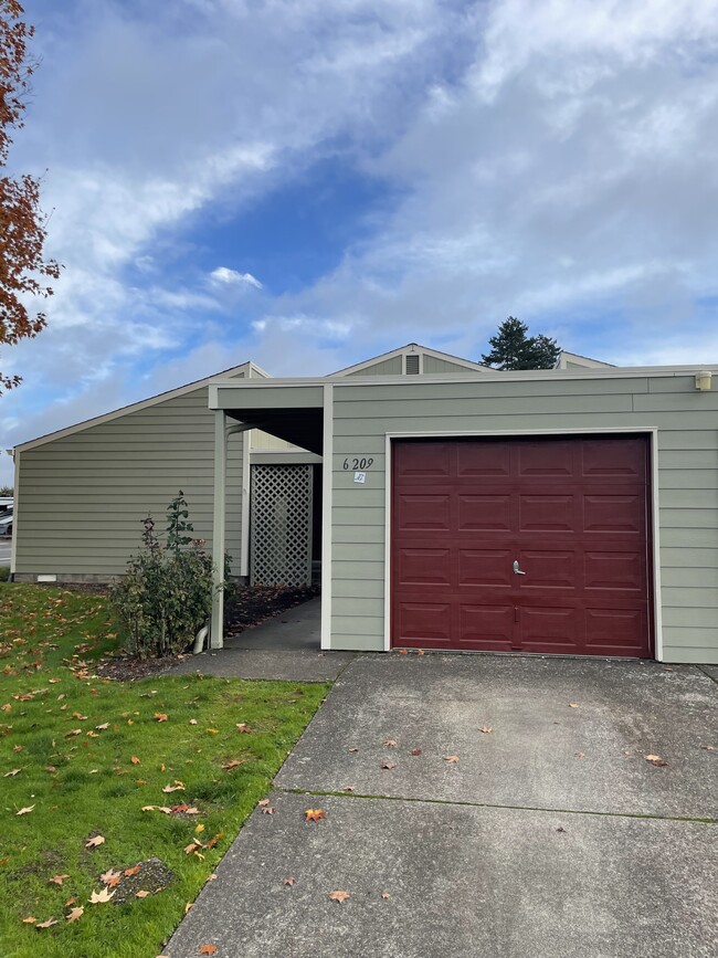 Primary Photo - College Green Duplexes