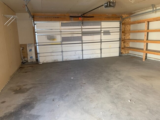 Building Photo - 3 bed Twinhome!!