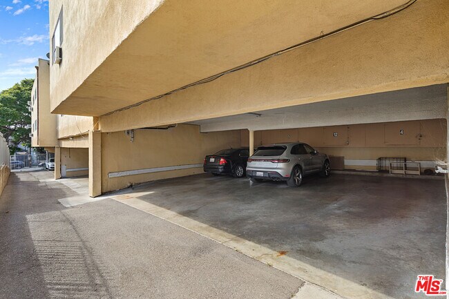 Building Photo - 5961 Chula Vista Way