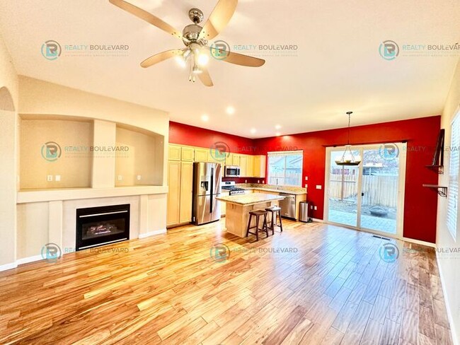 Building Photo - Half-Month Free Rent! Charming 3-Bedroom H...