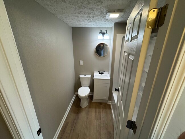 Building Photo - 525 Baltimore St