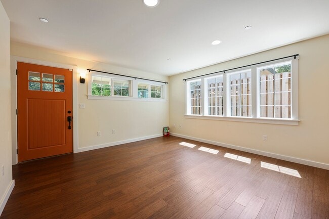 Building Photo - MOVE IN READY NOW! Stylish One-Bedroom A/C...