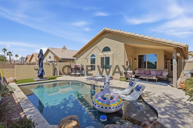 Building Photo - 1307 E Century Ave