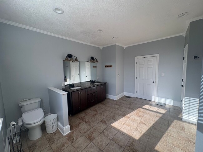 Building Photo - 5BR/2.5 Bath in Prime 12 South | Park-Facing | Two Sunrooms | Walkable Luxury Living