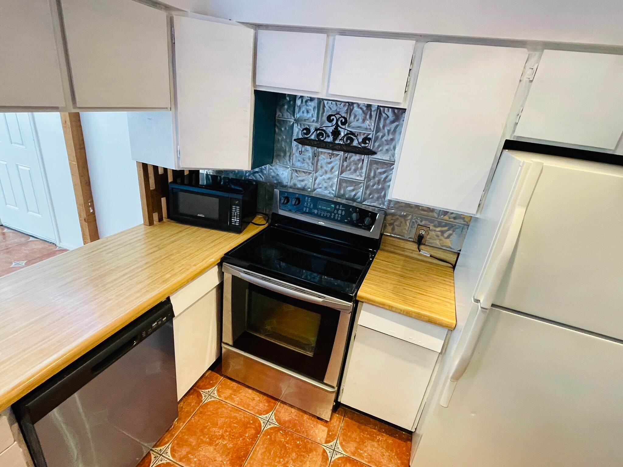 Building Photo - 302 Venture Blvd S