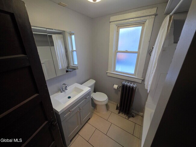 Building Photo - 312 5th Ave