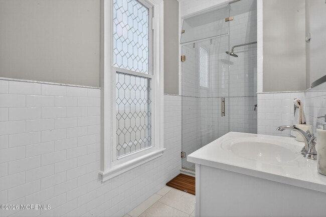 Building Photo - 142 Heck Ave