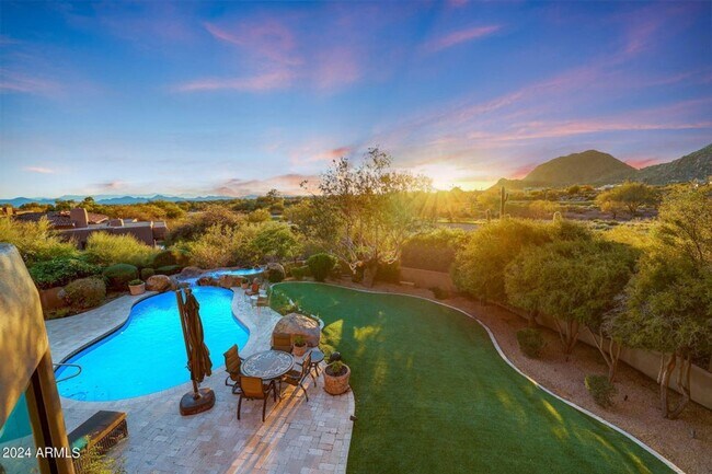 Building Photo - Beautiful custom home with backyard Oasis!