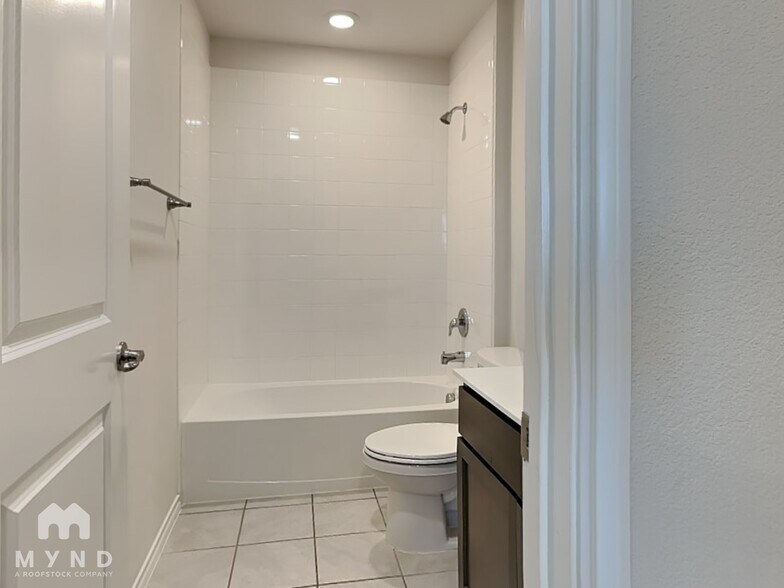 Building Photo - 3008 Aberdeen Dr