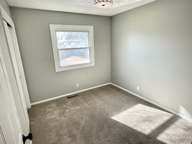 Building Photo - 7507 S 147th St