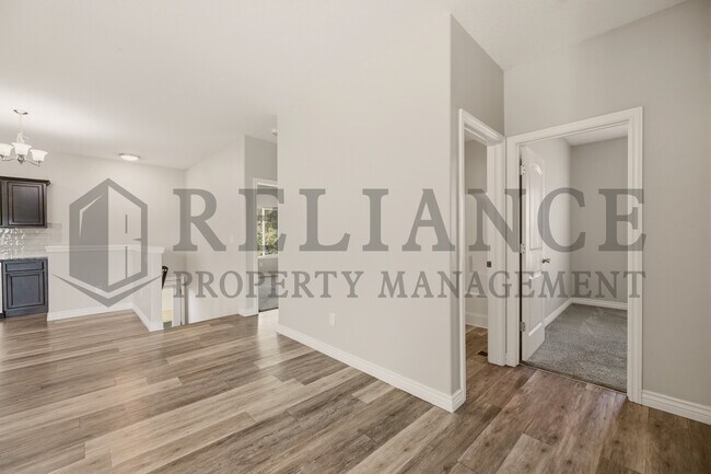 Building Photo - 2202 E Quivira St