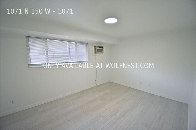 Building Photo - Newly Updated 2 Bed Orem Unit! No Deposit ...