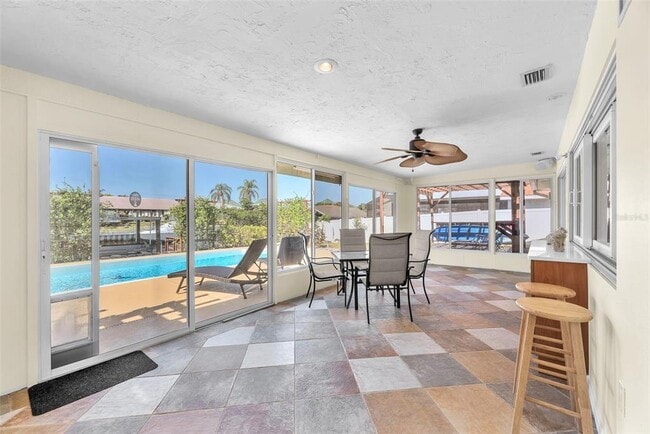 Building Photo - 1012 Spindle Palm Way
