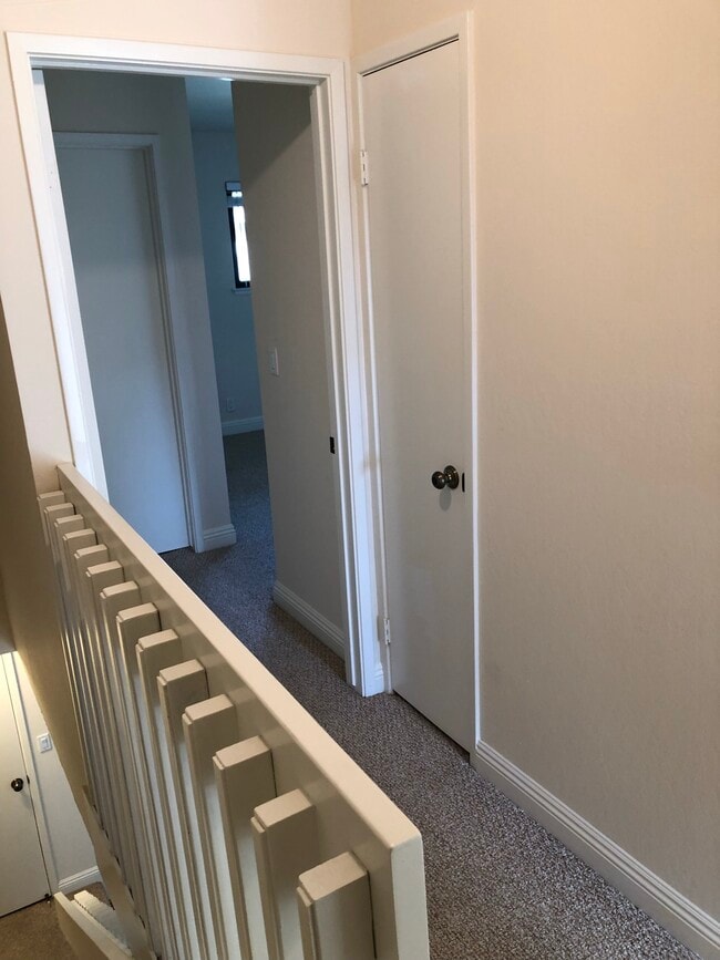 Building Photo - 818 Juno Ln