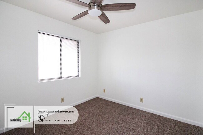 Building Photo - 2750 Shasta View Dr