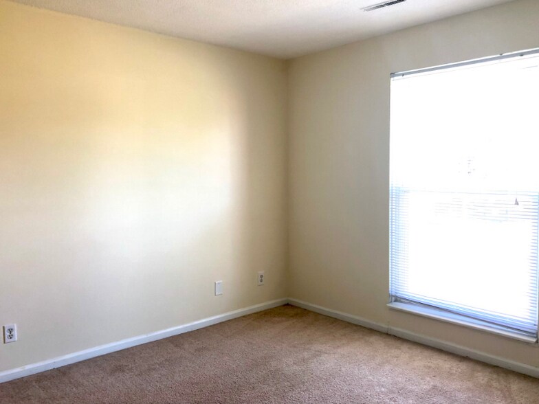 Building Photo - 1913 W 1st St