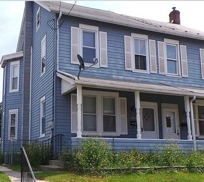 Primary Photo - this 3 Bedroom 1 Bath House