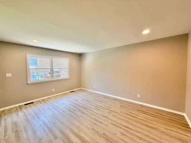 Building Photo - 102 Johnson St