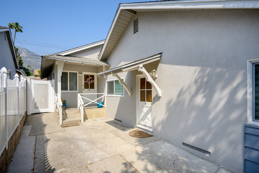 Building Photo - 3211 Fairesta St