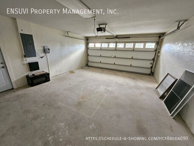 Building Photo - 1018 Spindle Palm Way