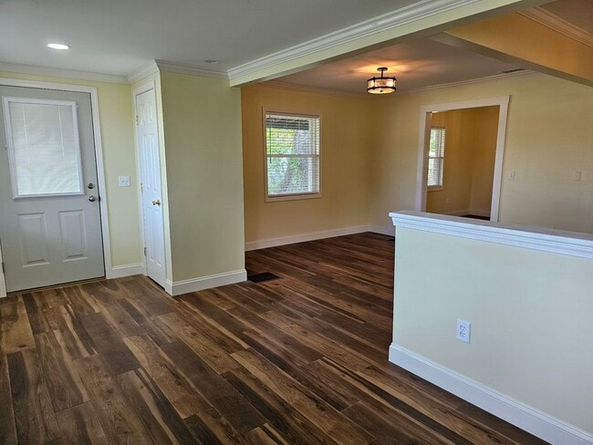 Building Photo - Stunning 4 Bed 2 Bath Single Family Rental...