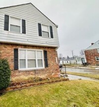 Building Photo - Nicely Updated 3 Bedroom 1 Bathroom House ...