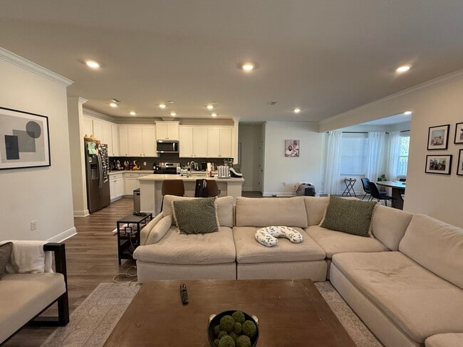 Building Photo - 18 W Sky Wy