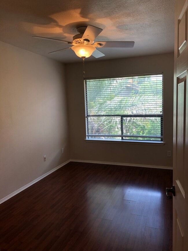 Building Photo - UT PRE-LEASE: 2 BR / 2 BA - Top Floor Unit...