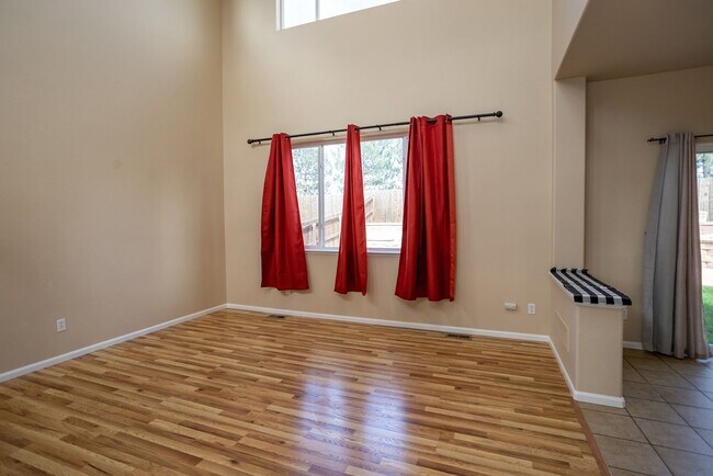 Building Photo - Well Maintained Home in Eastview Estates!