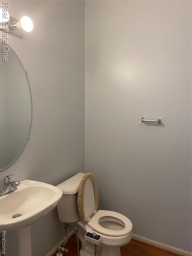 Building Photo - 39206 Silverthorne Bend