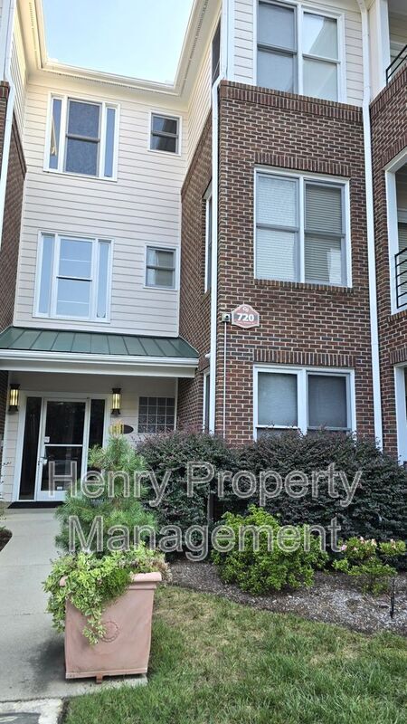 Building Photo - 720 N Person St