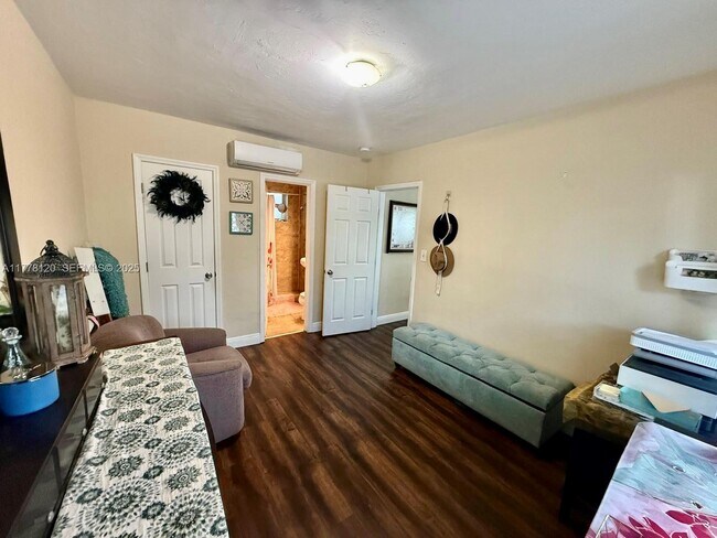 Building Photo - 1201 NE 5th Ave