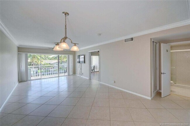 Building Photo - 68 Yacht Club Dr