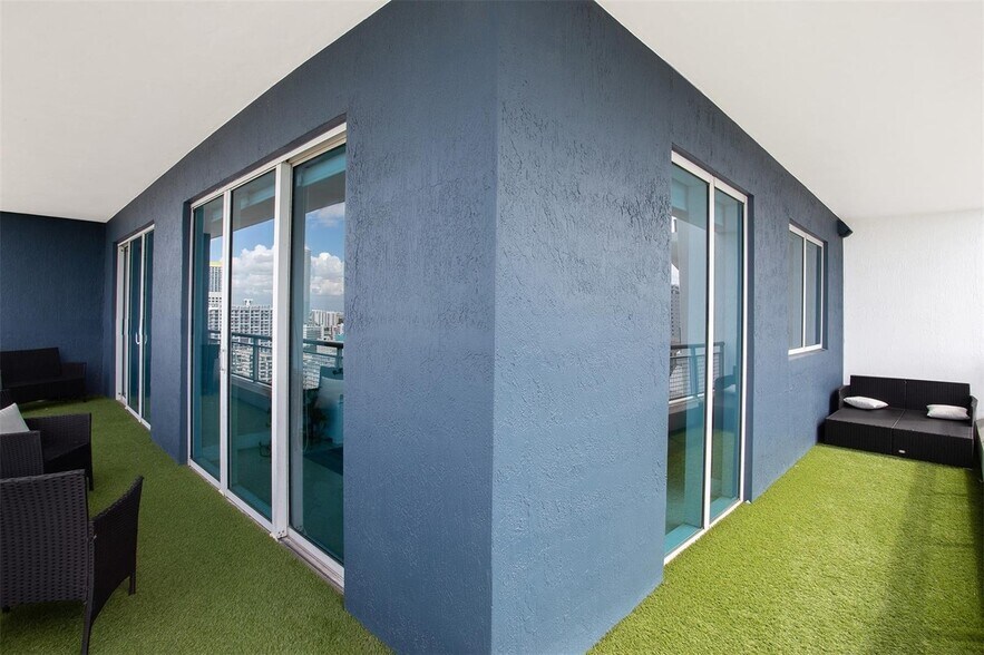 Building Photo - 60 SW 13th St