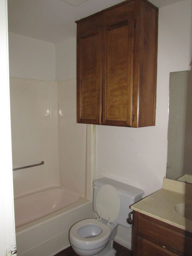 Building Photo - Crestmore 5741 Schlesinger