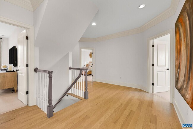 Building Photo - 585 Ragged Mountain Dr