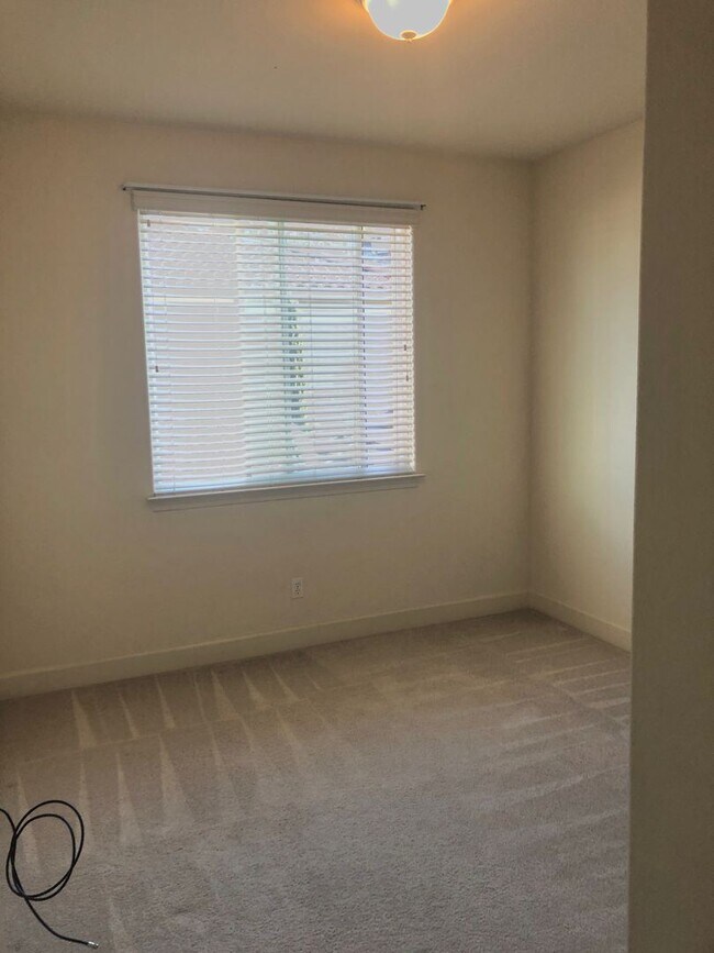 Building Photo - 4 br, 2.5 bath House - 205 Vista Del Rio Ct.